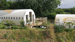 Този Еърбъс беше приготвен за скрап, но му се размина и сега е хотелска стая ВИДЕО