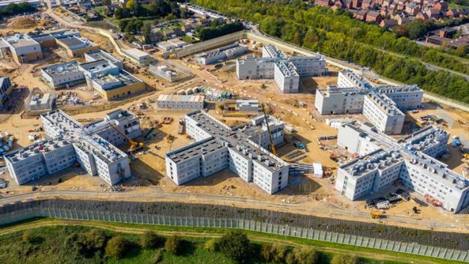 Затворниците в Англия ще лежат в частен оазис с гледка за милиони СНИМКИ