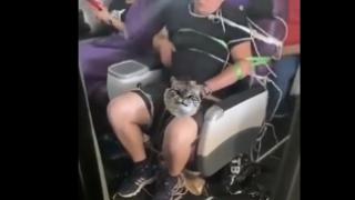 Потрес! Руснак се облекчи на борда на самолет в бизнес класа ВИДЕО 18+