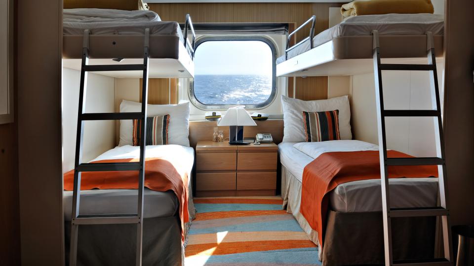 Служител на круиз получи уникален бакшиш - мрежата побесня СНИМКИ