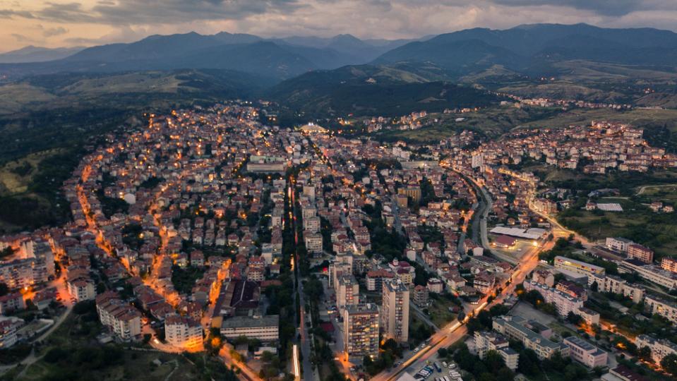 Красив и горещ: Това е най-топлият град в България СНИМКИ