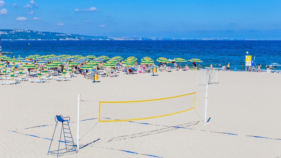 Морската ваканция за заможните българи чукна 5 бона