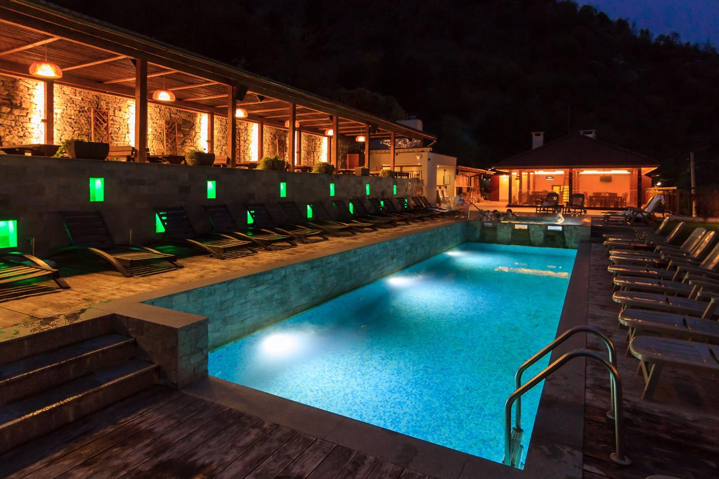 Теснолинейката ни води до няколко чудни плажа