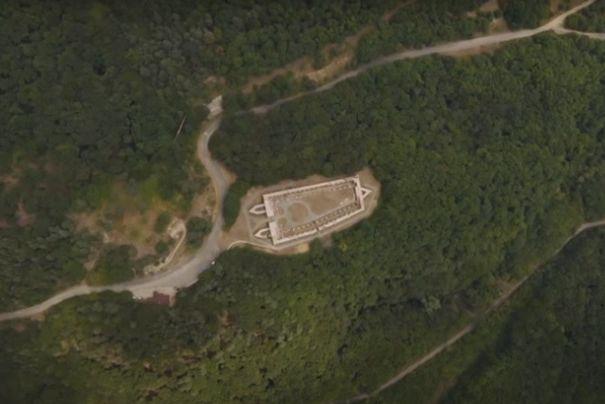 Крепост с уникална архитектура, на границата между Изтока и Запада