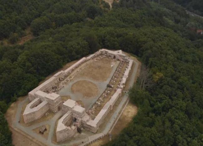 Крепост с уникална архитектура, на границата между Изтока и Запада