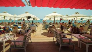 Стaрата класика се върна по плажовете ни, новият хит е...