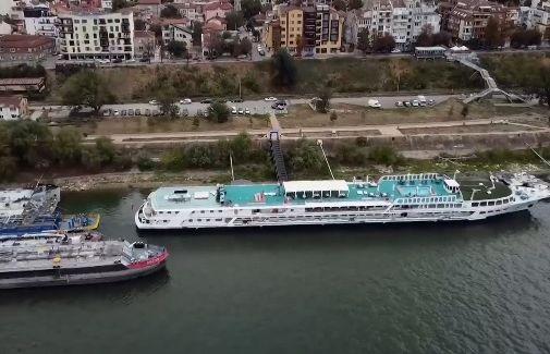 Отвори първият хотел на кораб у нас ВИДЕО