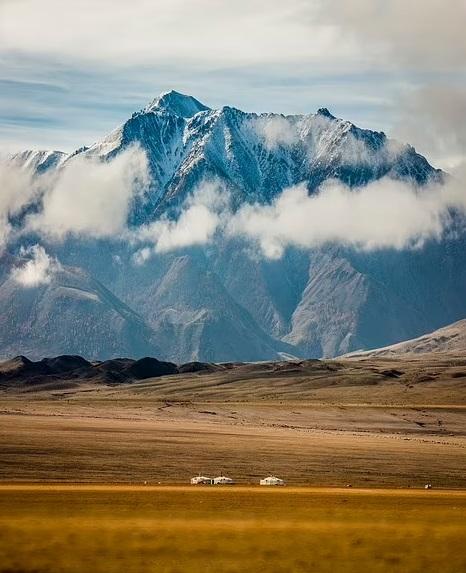 Хавай, Исландия и Канада в едно: Фотограф показа най-добрата дестинация за 2024 г. СНИМКИ