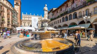 В един от най-романтичните градове ви черпят с безплатно вино, условието е елементарно