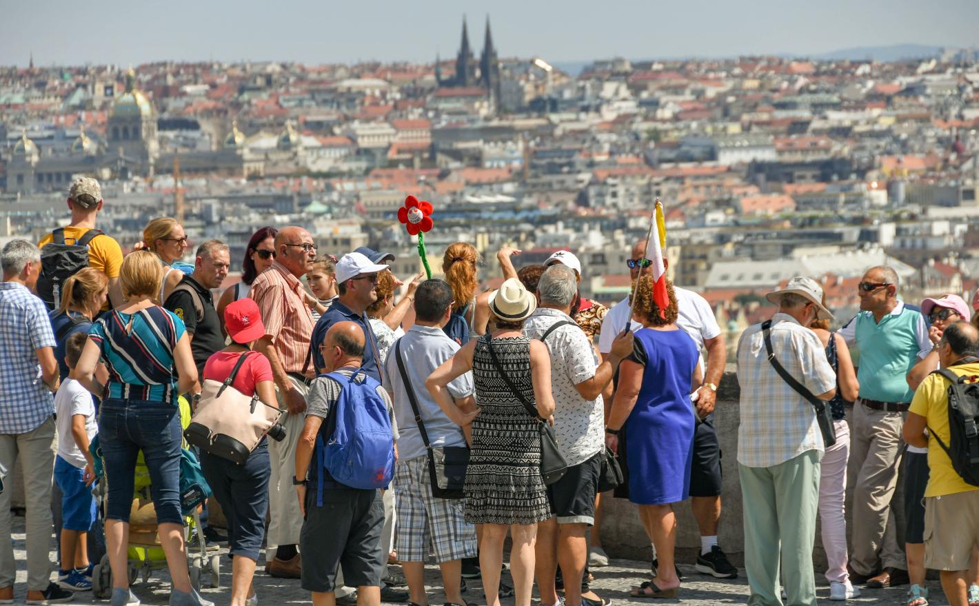 Златна Прага посича туристите със забрана