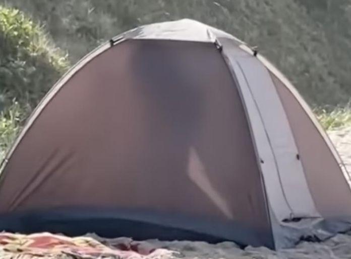 Спипаха двойка в разгара на страстта на един от най-популярните плажове в света ВИДЕО 18+