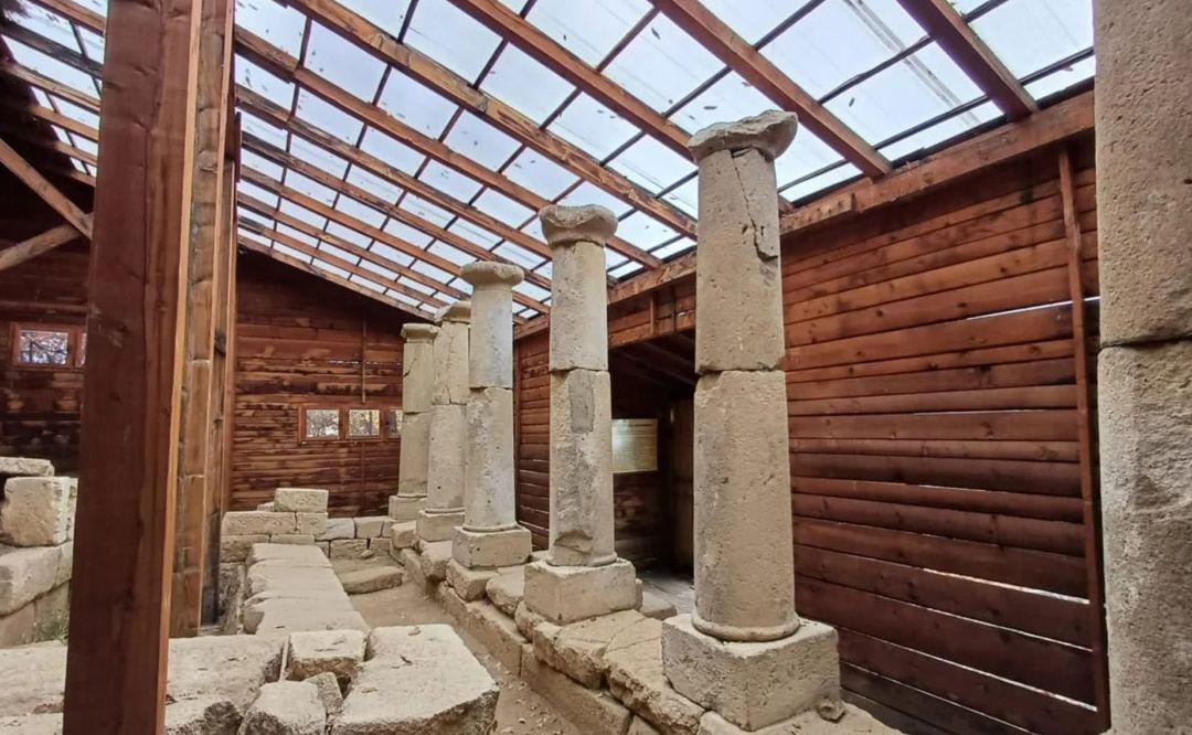 Изумителен храм се крие край прочутата гробница в Старосел