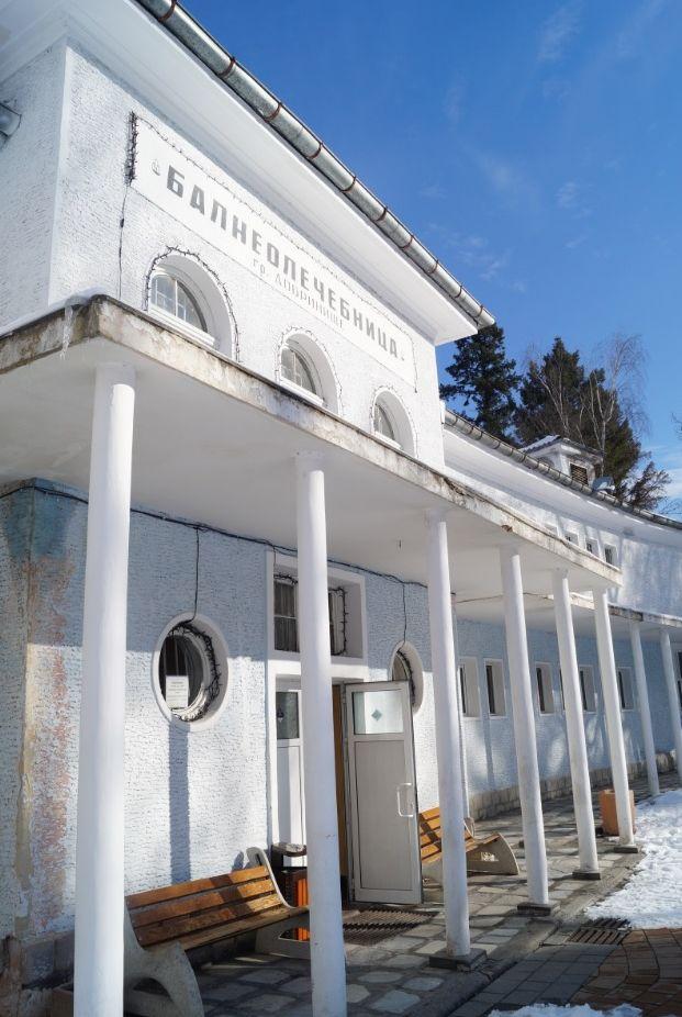 Похвално! Работеща, достъпна и пълна с голи хора баня у нас СНИМКИ