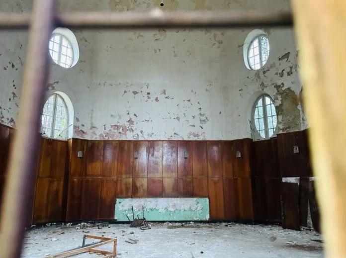 Първото казино в България тъне в разруха