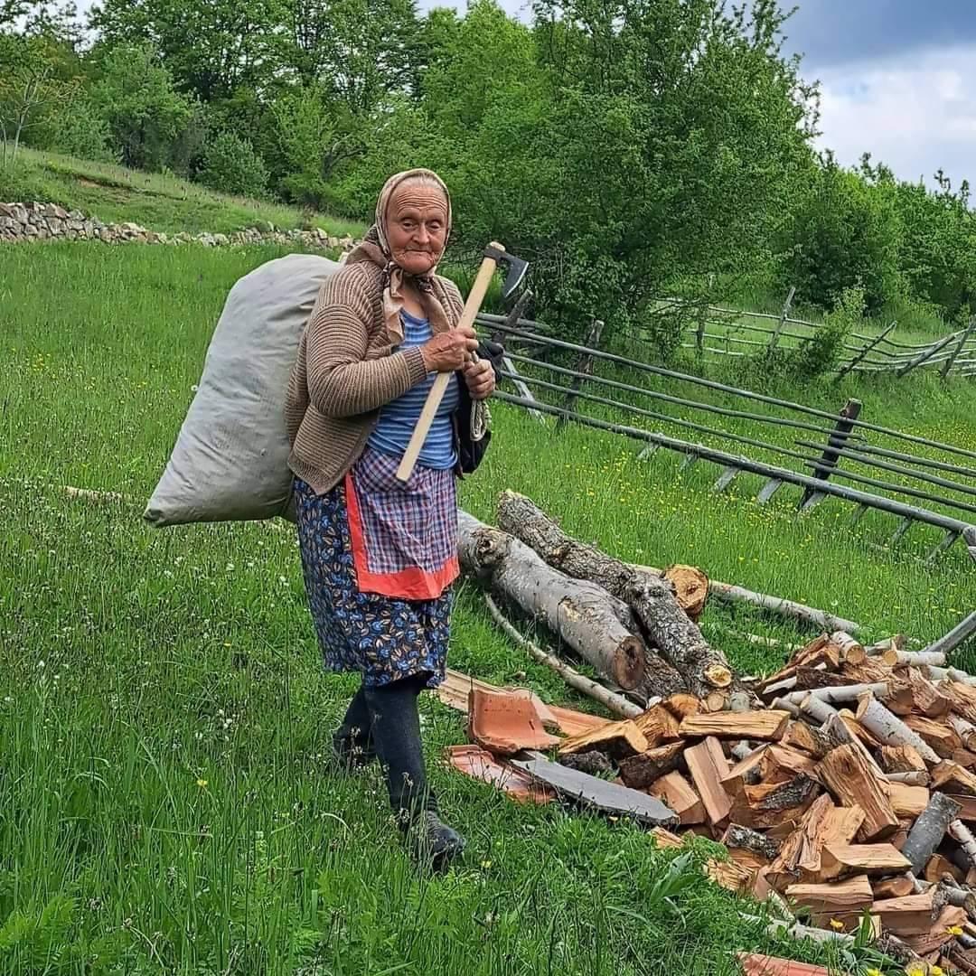 Село с 6 жители - между зимна приказка и реалност