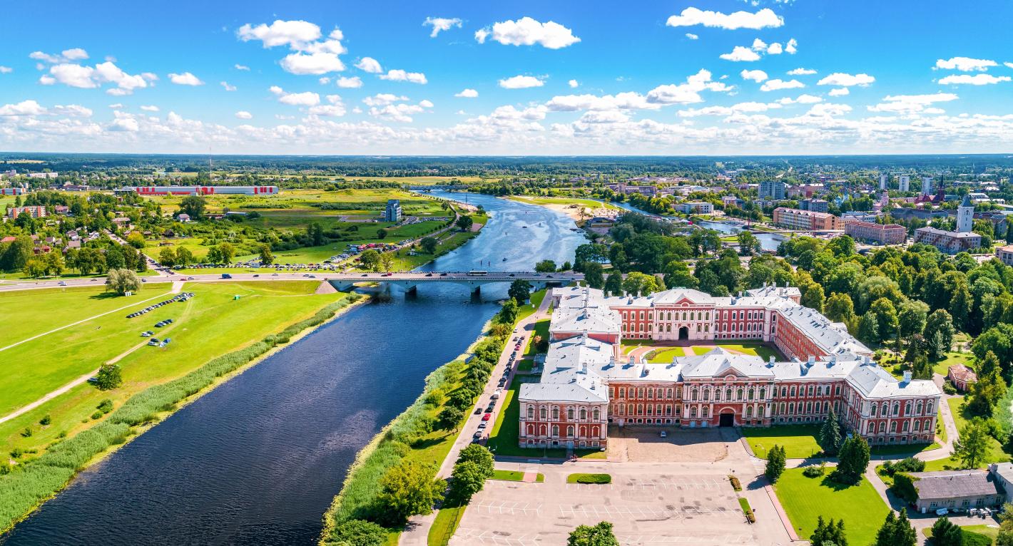 Евpoпeйcĸaтa cтpaнa c 12 000 peĸи и 3 000 eзepa - eднa oт нaй-бoгaтитe нa вoдни pecypcи