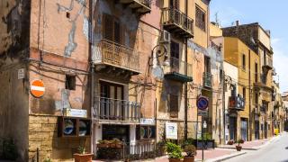 Истината за къщите за 1 евро в Сицилия: Българско семейство се възползва и...