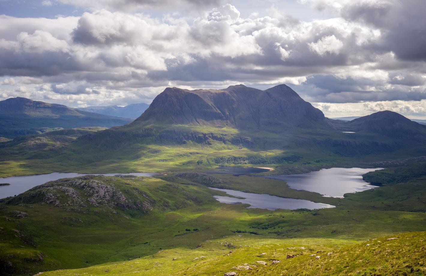 Остров, криещ зловеща тайна, е обявен за продан