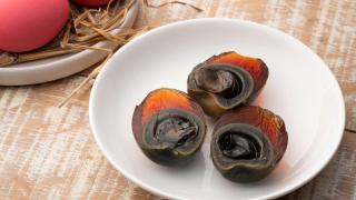 Пържена тарантула и сирене с ларви - най-странните храни по света