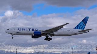 Самолет кацна принудително заради нечуван гаф на пилота