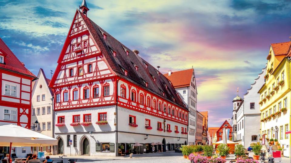 Този град е бижу - буквално, намира се в кратер и е покрит с диаманти