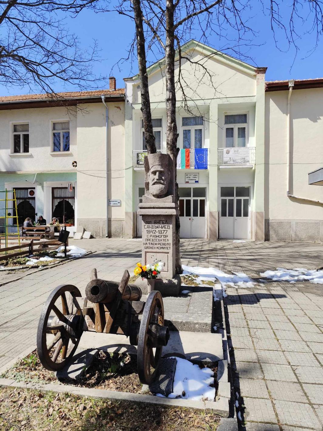 Равногор - няма друго такова село, от него започват изумителни гледки