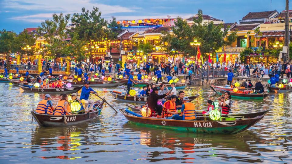 Ето как туристите превърнаха тези супер популярни градове в истински ад