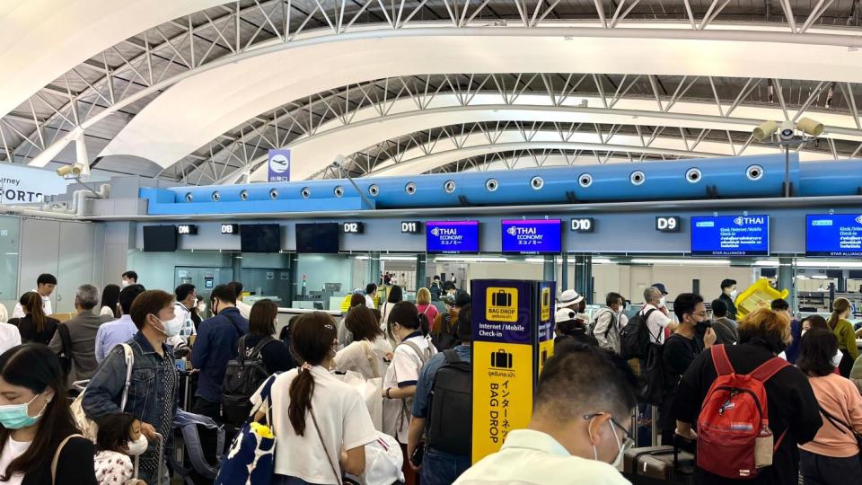Летището, приемащо най-много пътници, потъва в морето