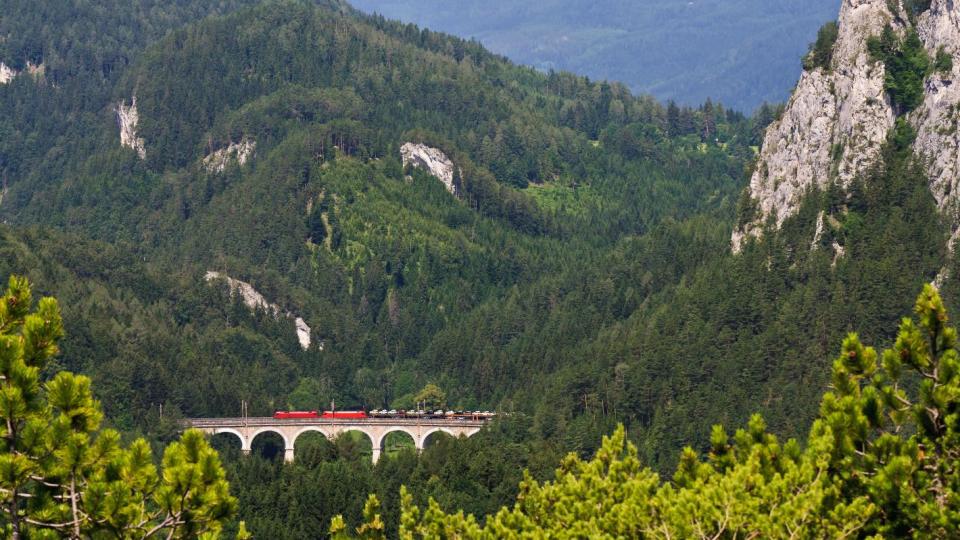 Пускат уникален ол инклузив влак - около света за 100 дни