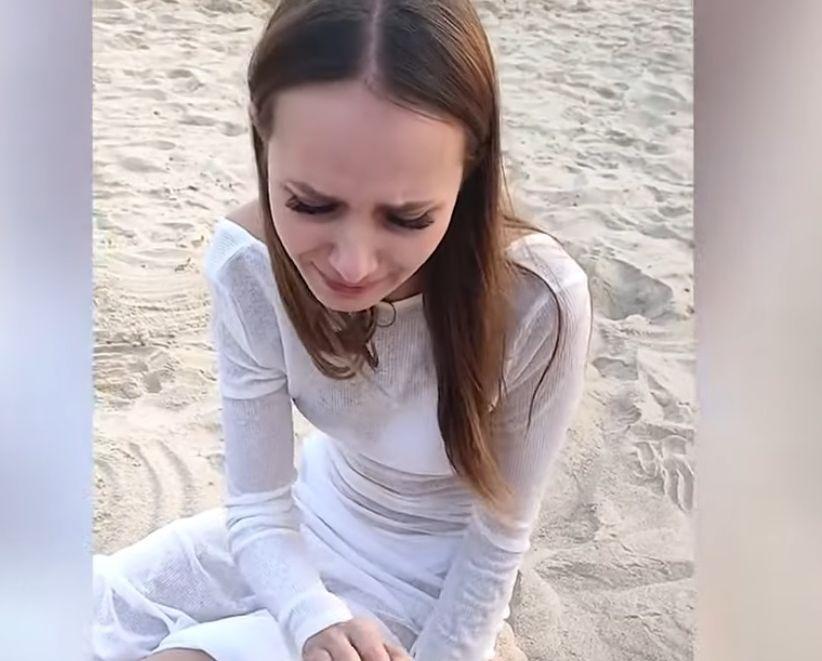 Туристка изгуби диамантен пръстен на пясъчен плаж, ето какво последва ВИДЕО