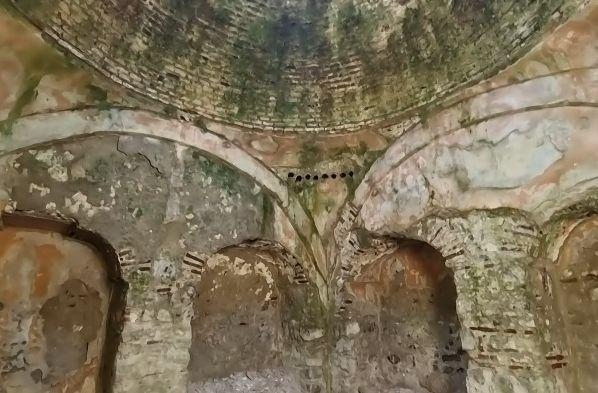 Стара турска баня в курорта Сливенски минерални бани привлича туристи