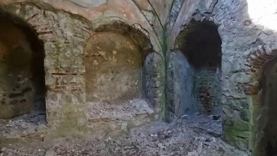 Стара турска баня в курорта Сливенски минерални бани привлича туристи