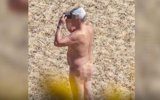 Нудисти превзеха крайбрежен курорт, правят секс на открито 18+