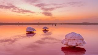 Чудно розово езеро и Ахатова планина в Азербайджан