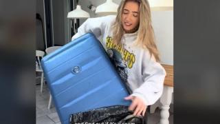 Какво намери жена в изгубен куфар, след като го купи за 95 евро ВИДЕО