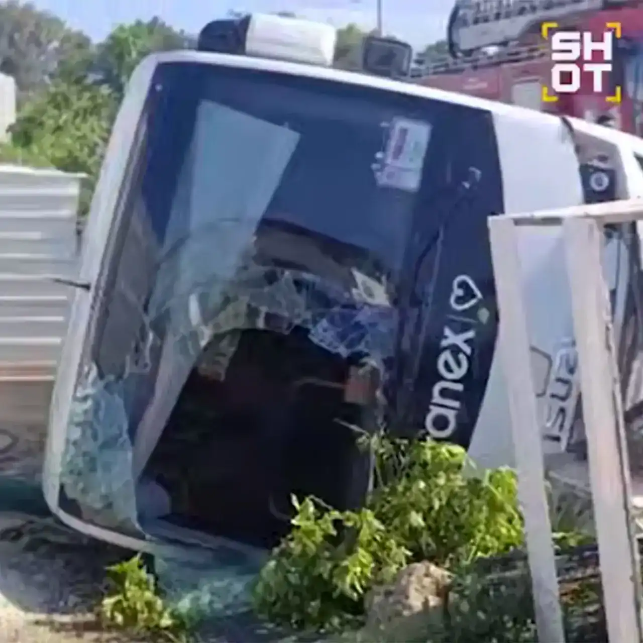 Автобус с туристи се преобърна в Турция