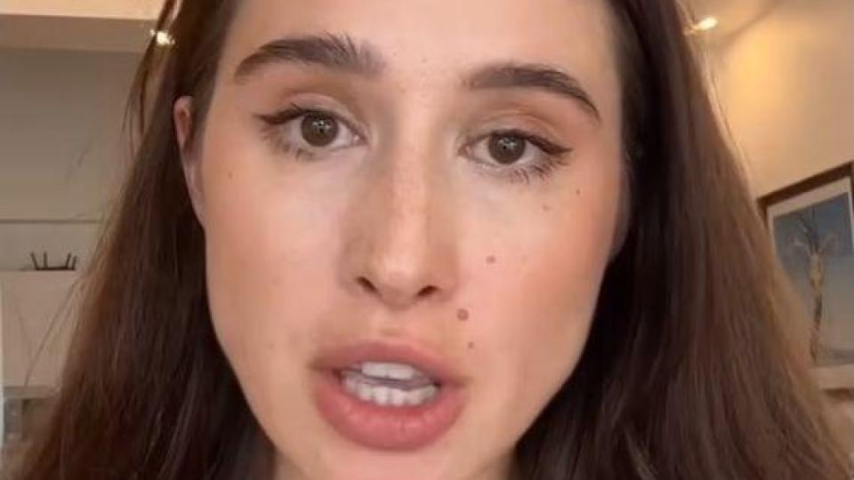 Соло пътешественичка откри нещо зловещо под леглото на хотелската си стая ВИДЕО