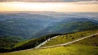 Този грамаден монумент е издигнат е на място, пазено от траките