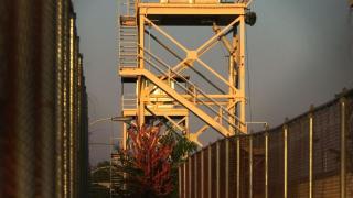 Затвор, криещ тайни за мъчения, се превърна в луксозни апартаменти за живеене