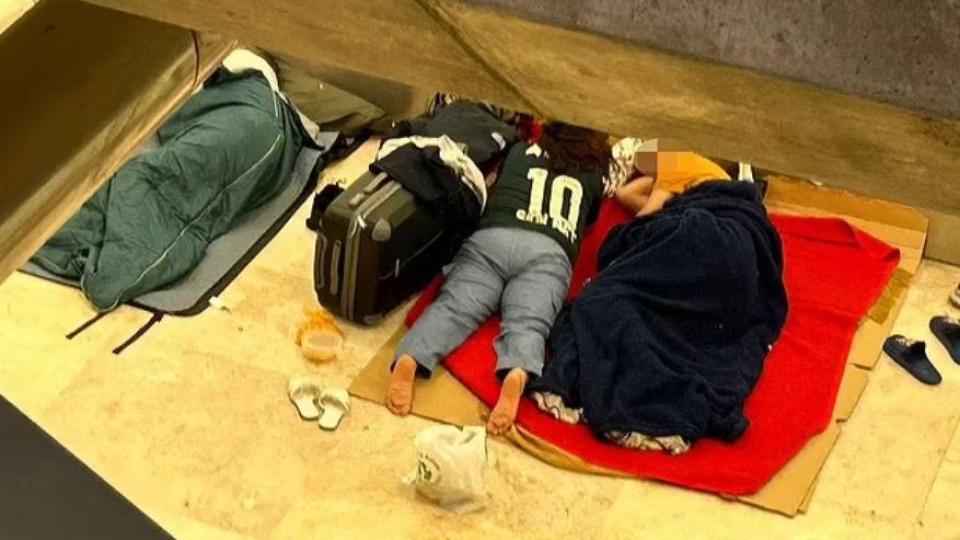 Таен град на бездомници - в какво се превърна голямо летище в Испания