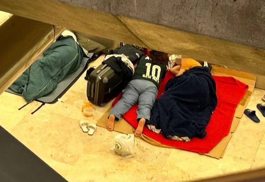 Таен град на бездомници - в какво се превърна голямо летище в Испания