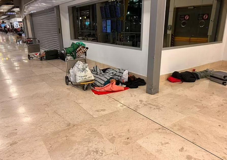 Таен град на бездомници - в какво се превърна голямо летище в Испания