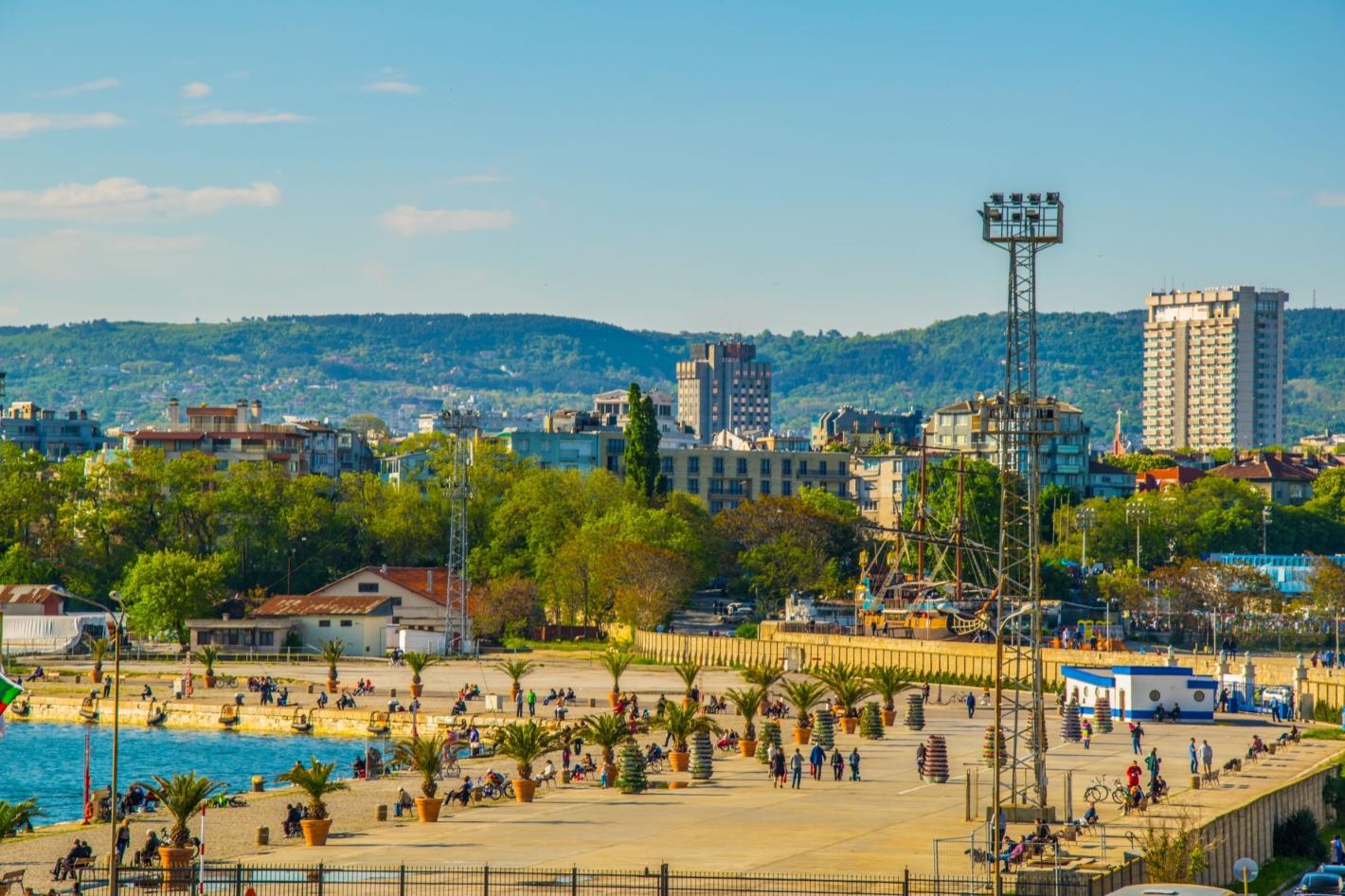 Обявиха цените за шезлонг и чадър на варненските плажове