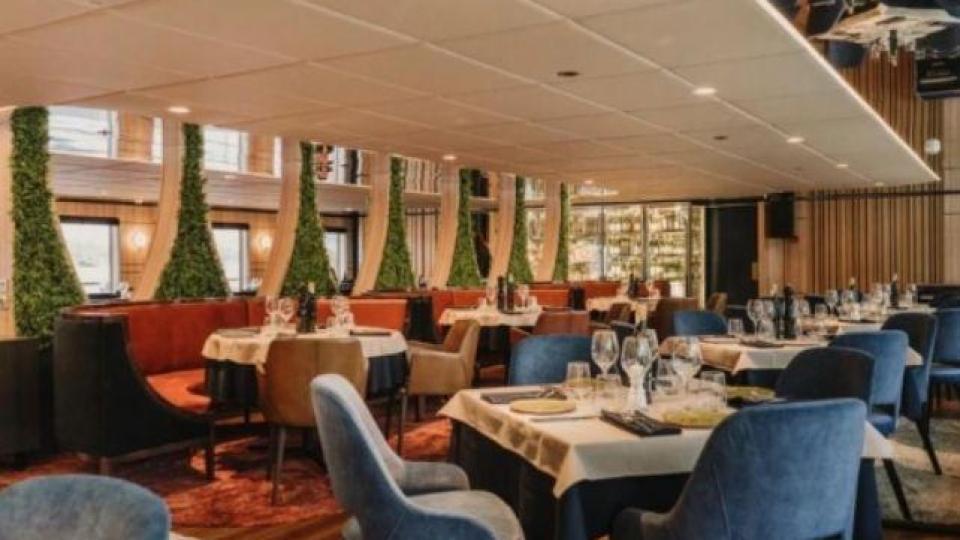 Уникален хотел на Дунав глези гостите си Снимки