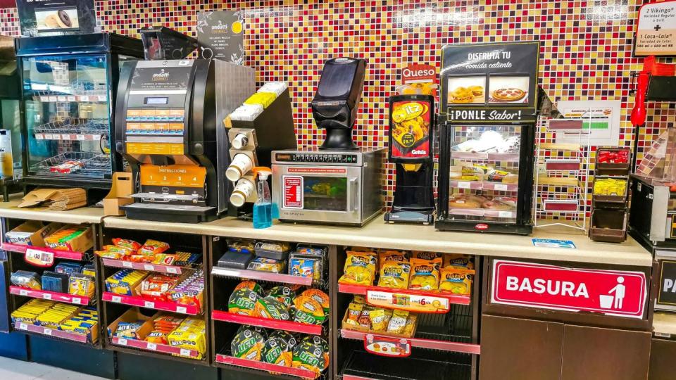 Одраха турист в Мексико за две напитки и пакетче чипс