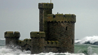 Кулата на убежището: Замък сред вълните, който спасява животи!