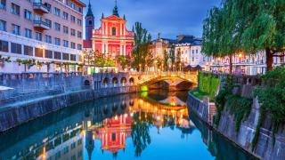 Европейският град с чара на Прага и наполовина по-малко туристи