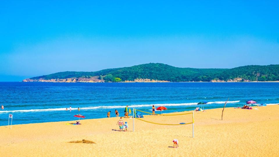 Красив наш плаж отново развя синия флаг