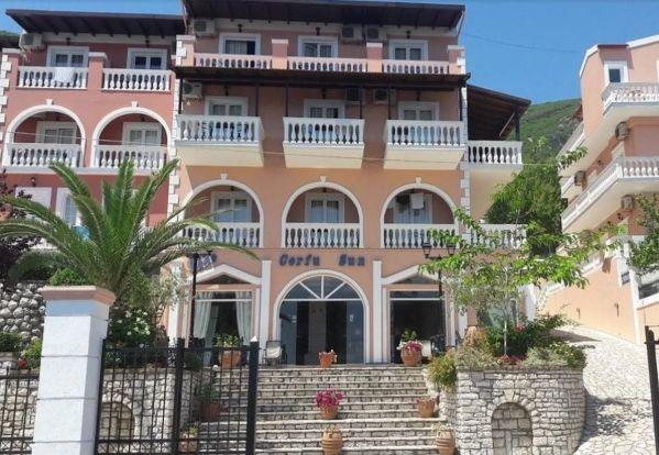 Туристи ореваха Корфу: Нямаше достатъчно пържени картофи