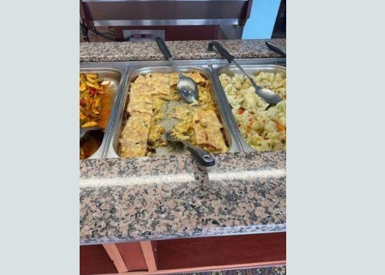 Попиляха английската баба, оплакала се от липса на пържени картофи на Корфу